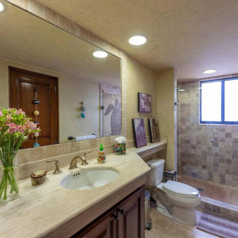 Beachfront Hacienda Style Condo - Apartamento - 7