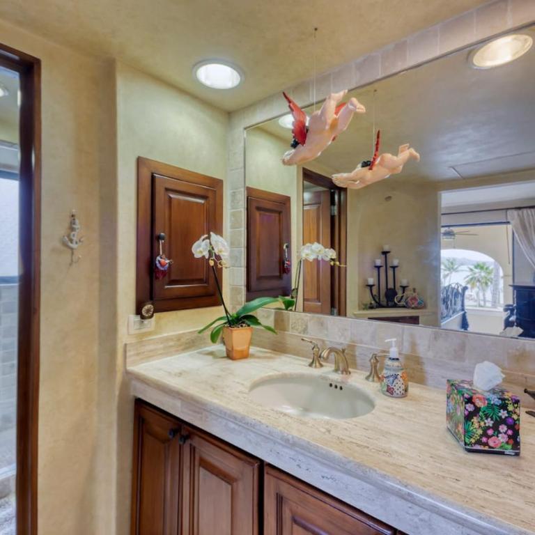 Beachfront Hacienda Style Condo - Apartamento - 6