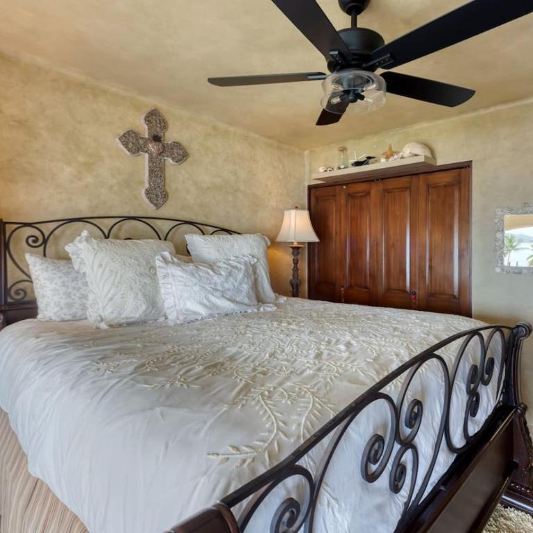 Beachfront Hacienda Style Condo - Apartamento - 4