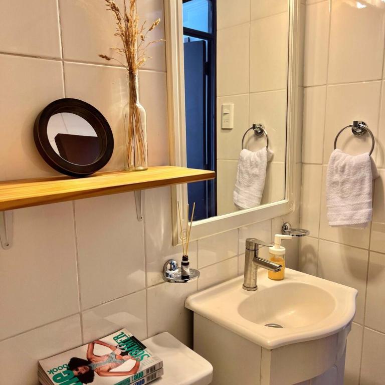 Quiet, comfortable, central, connected and beauty - Three-Bedroom Apartment - 12
