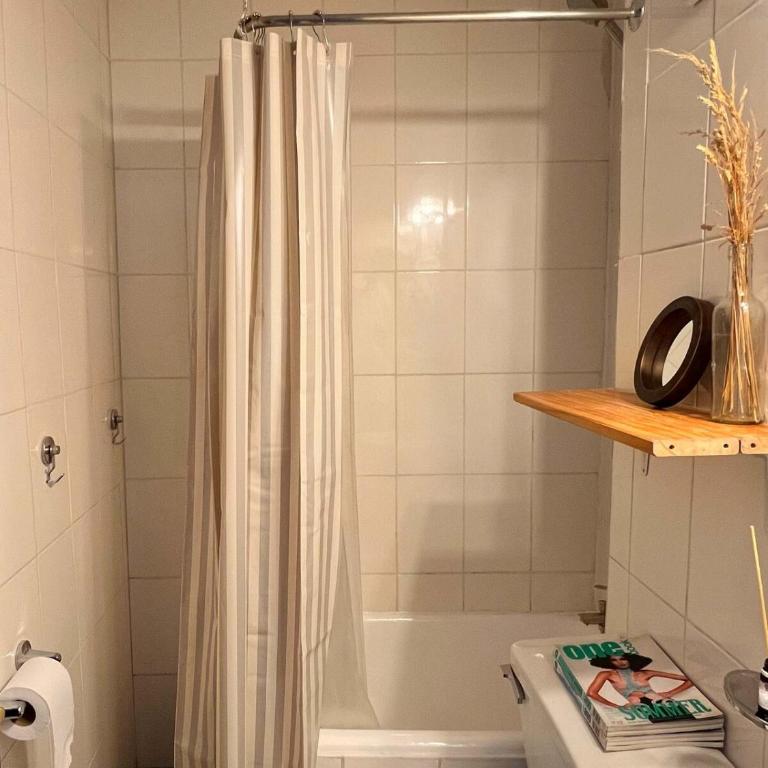 Quiet, comfortable, central, connected and beauty - Three-Bedroom Apartment - 30
