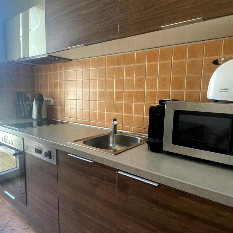 Two Bedroom Apartment with Terace and Parking - Apartman sa 2 Spavaće Sobe - 3