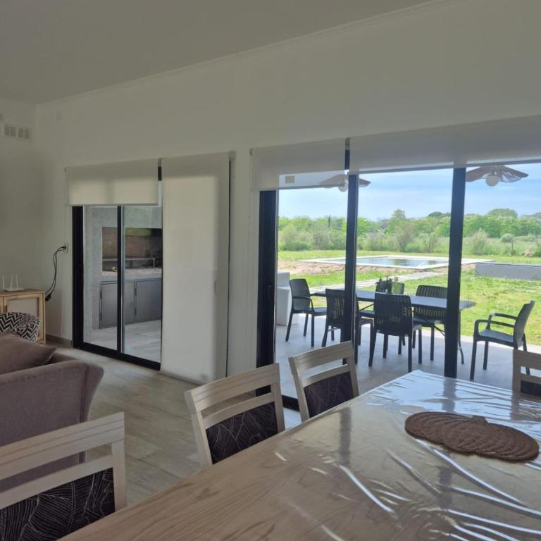 Hermosa Casa De Campo en Mercedes - Casa de 4 dormitorios - 2