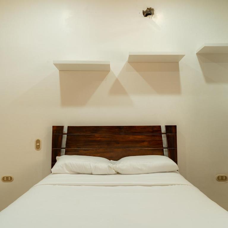 Via Samborondón Ciudad Celeste, Tipo Mansión, 5 camas, 4 hab, piscina gym - Villa - 97