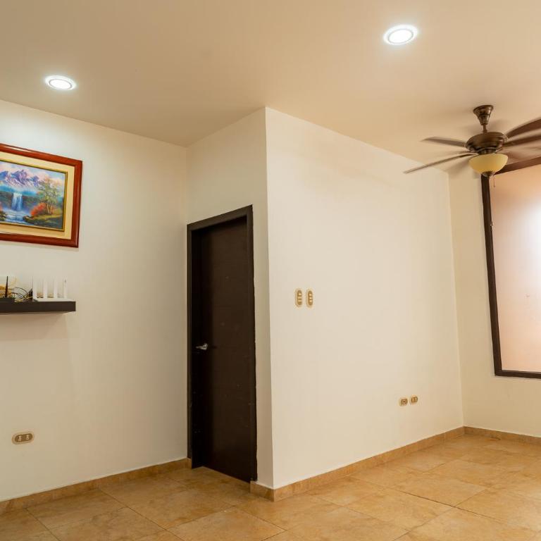 Via Samborondón Ciudad Celeste, Tipo Mansión, 5 camas, 4 hab, piscina gym - Villa - 100