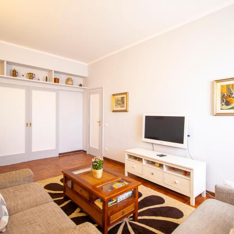 Harmony House Roma - Three-Bedroom Apartment - 10