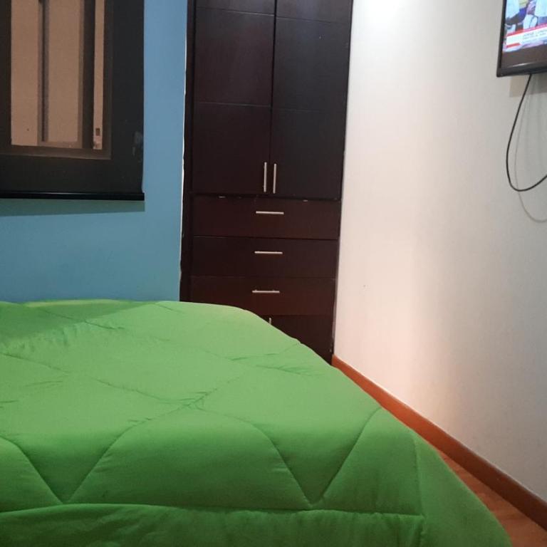 Hotel Roma Bogota , Corferias , Cerca Embajada Americana , Universidad Nacional , G 12 ,Movistar Arena Agora Habitaciones y Apartaestudios muy bien ubicado a 30 minutos del Aeropuerto - Habitación Triple Básica - 6