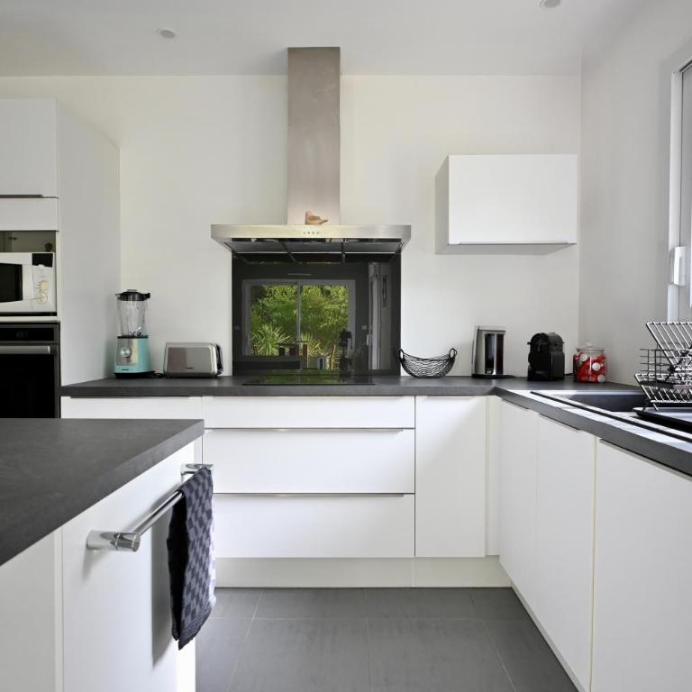 Maison moderne avec jardin sans vis-à-vis, idéal professionnels et familles - L'ÉCRIN BRETON - Three-Bedroom Home - 17