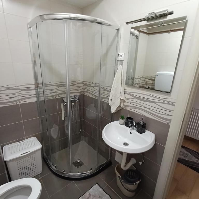 Studio 13 - One-Bedroom Apartment - 2