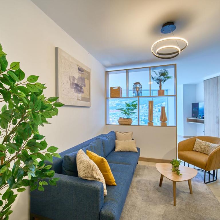 Sky Suite-Balcony - One-Bedroom Apartment - 3
