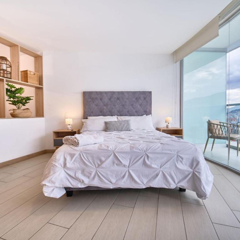 Sky Suite-Balcony - One-Bedroom Apartment - 5