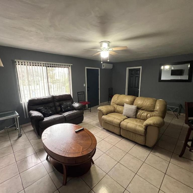 Tijuana Stay 1832 - Two-Bedroom House - 1