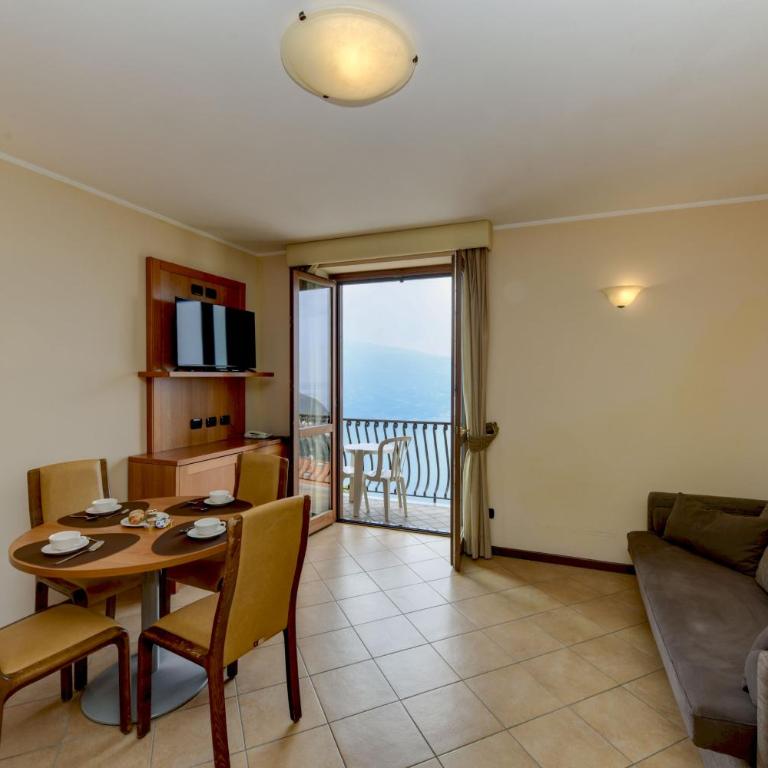 Hotel Bellavista - Camera Familiare con Vista Lago - 1