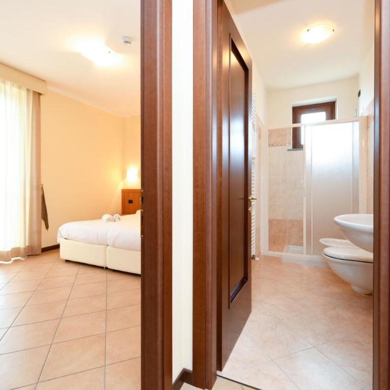 Hotel Bellavista - Camera Familiare con Vista Montagna - 9