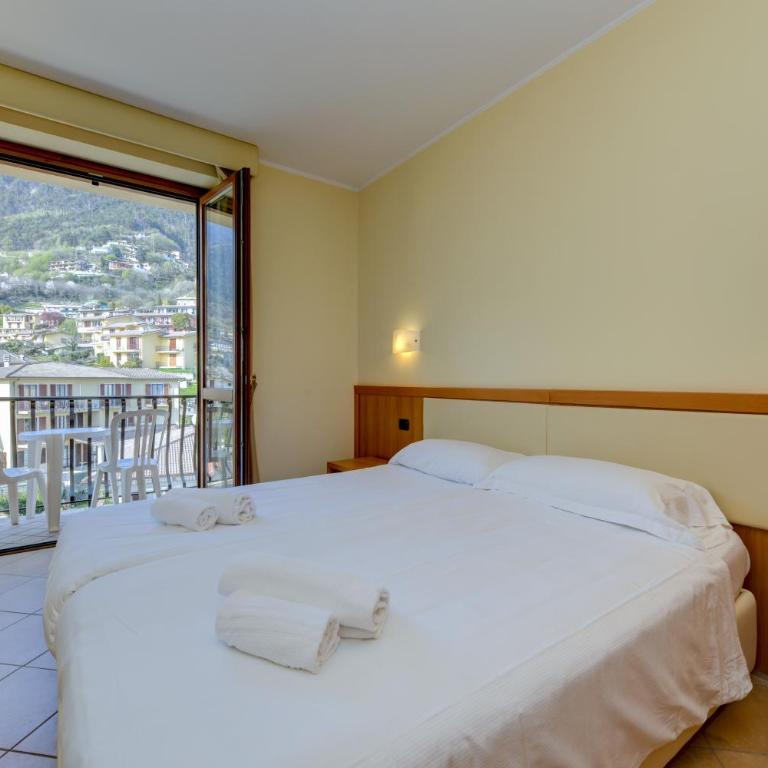 Hotel Bellavista - Camera Familiare con Vista Montagna - 11