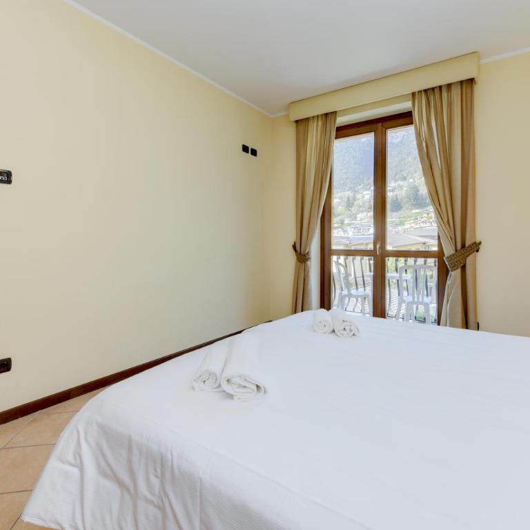 Hotel Bellavista - Camera Familiare con Vista Montagna - 12