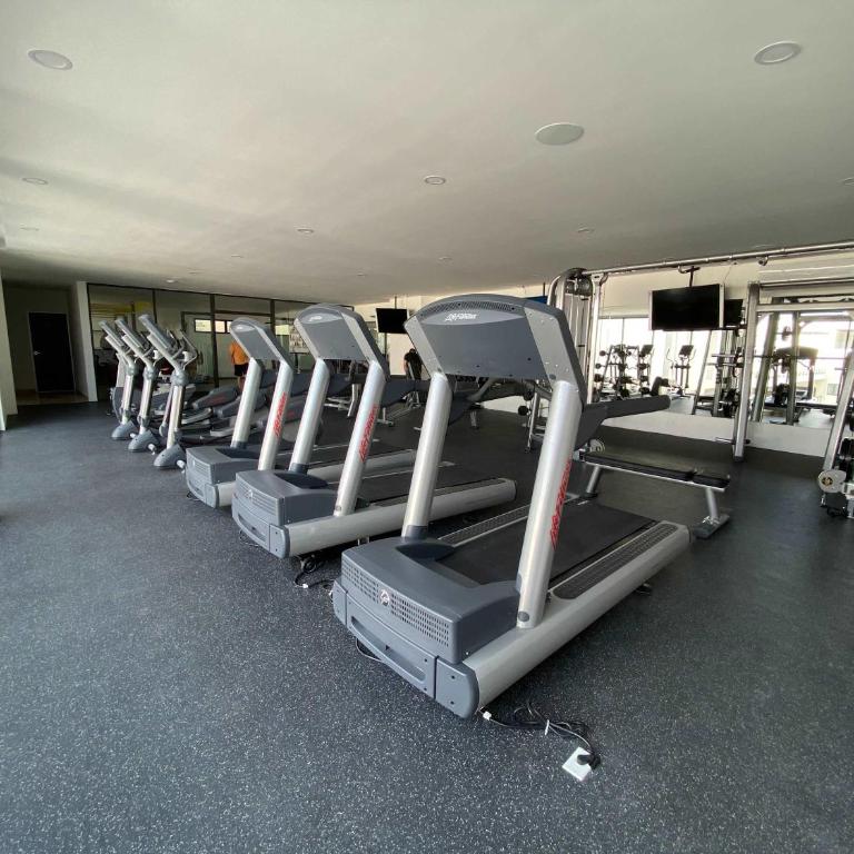 Modern King Suite 4 Pools & Prime Spot - Apartment - 18
