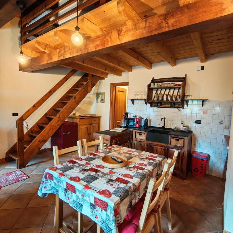 Petit Royal - Maisons de Charme Valle d'Aosta - Appartamento per 6 persone - con Balcone, Giardino e Soppalco - Appartamento con 2 Camere da Letto - 40