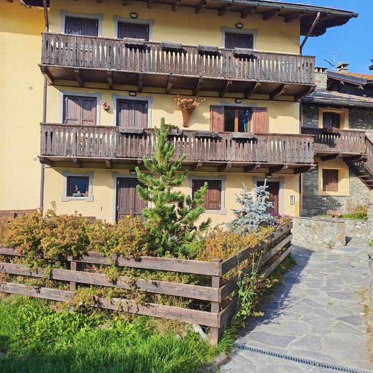 Petit Royal - Maisons de Charme Valle d'Aosta - Appartamento per 6 persone - con Balcone, Giardino e Soppalco - Appartamento con 2 Camere da Letto - 12