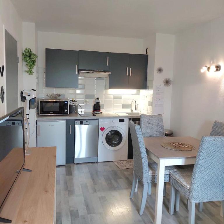 Cosy appartement dans une villa avec piscine, proche du centre et de la mer - Apartamento de 1 dormitorio - 7