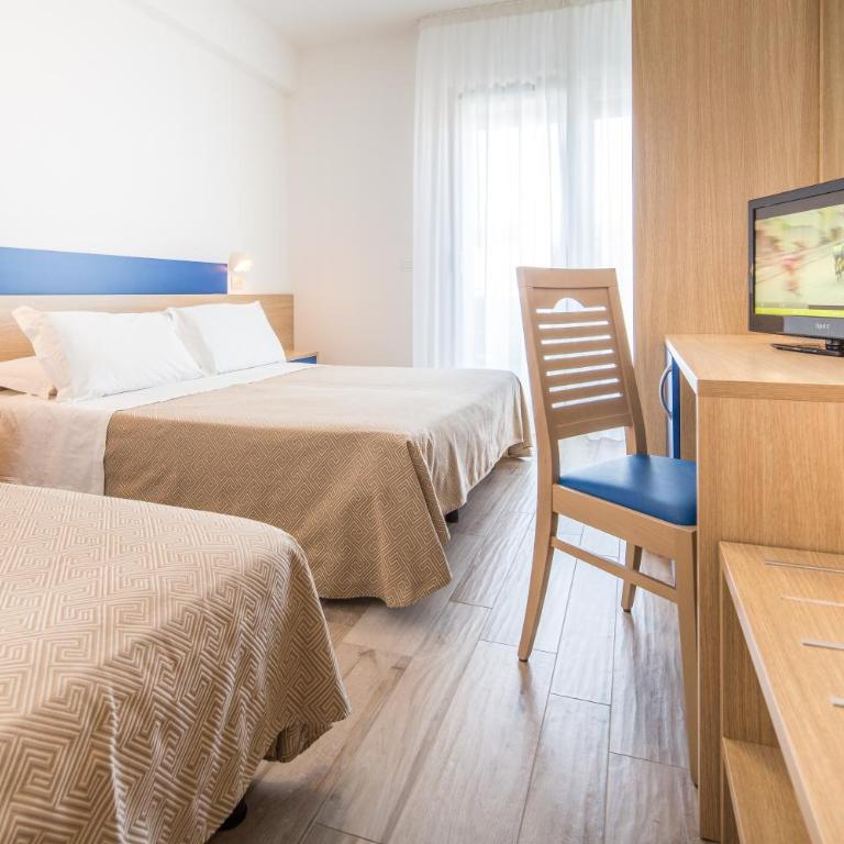 Hotel Bologna - Camera Matrimoniale Standard con Letto Supplementare - 6
