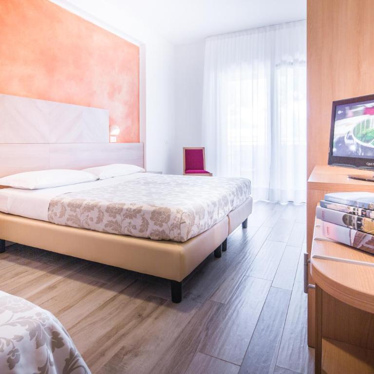 Hotel Bologna - Camera Comfort Matrimoniale/Doppia con Letti Singoli con Letto Supplementare - 5