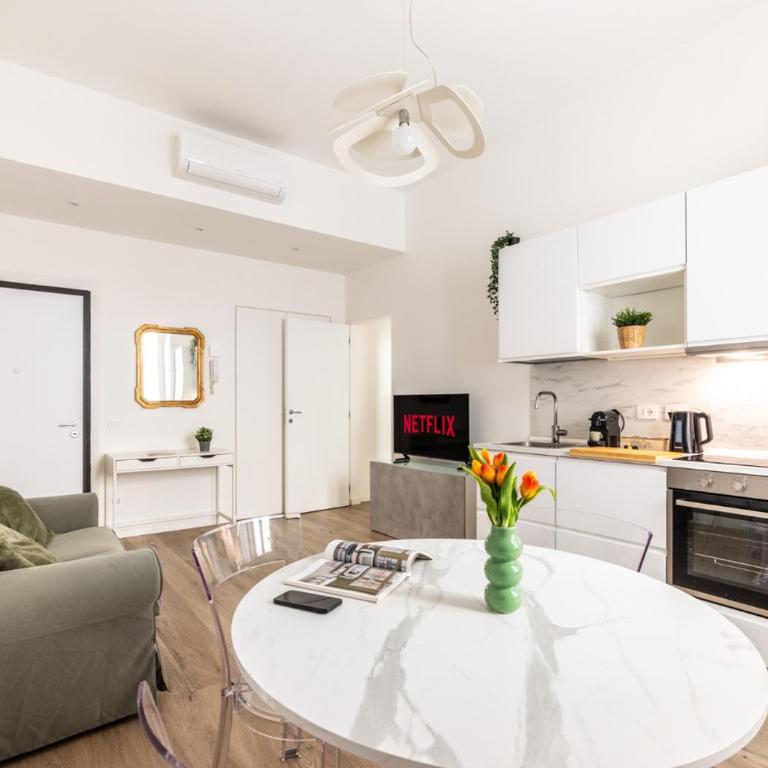 DUOMO-CENTRALE - Suite Moderna, M1 e M3 a 250m - Appartamento con 1 Camera da Letto e Balcone - 3