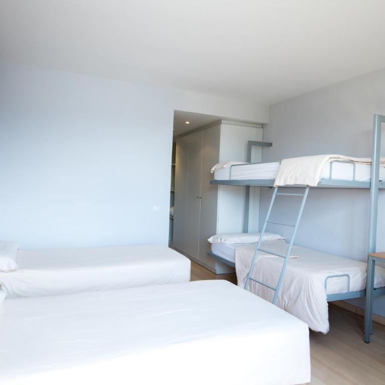 Campus Cerdanya - Attic quadruple room (2 Adults + 2 children) - 2
