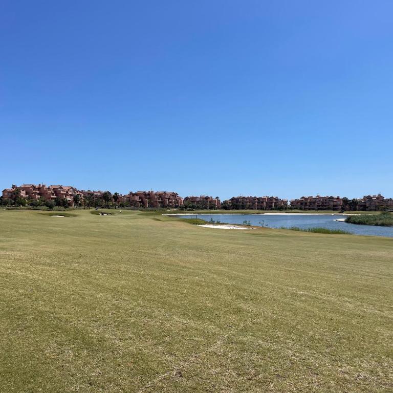 BEL APPARTEMENT REZ De CHAUSSEE AVEC DOUBLE TERRASSE FACE AU LAC ET AU GOLF - Apartamento de 2 dormitorios - 25