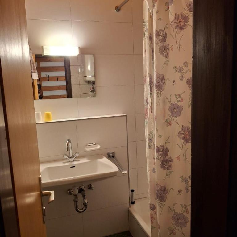 Haus Sonnenalp - Dreibettzimmer mit Bergblick - 3