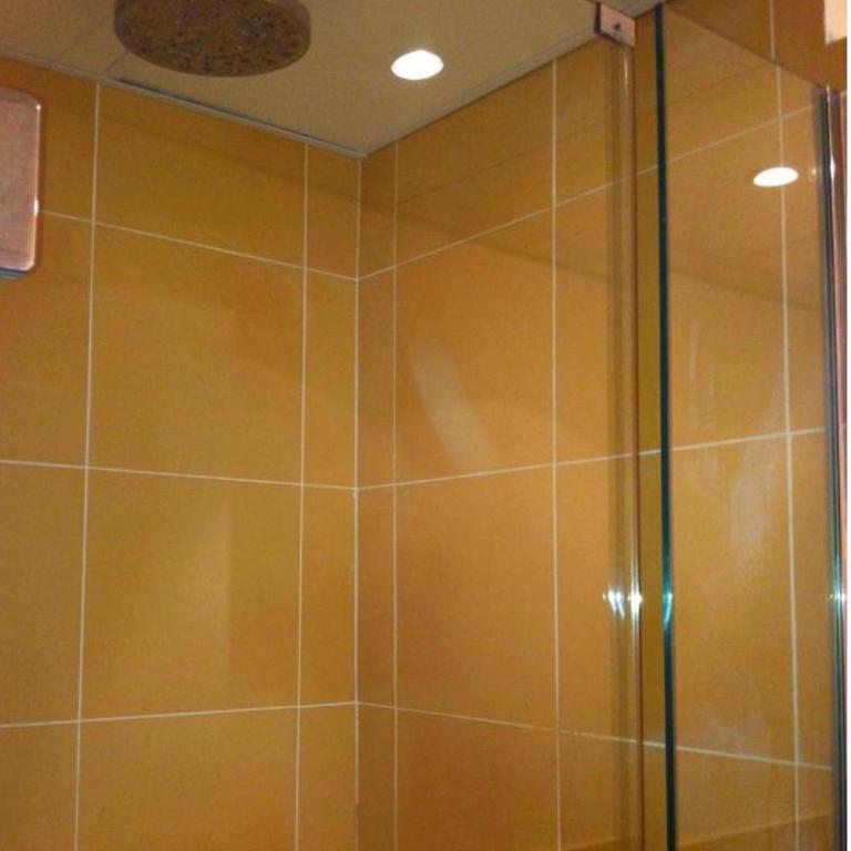 Private Guest Room and Bath Steps from Notre Dame - Chambre Double avec Salle de Bains Privative - 5