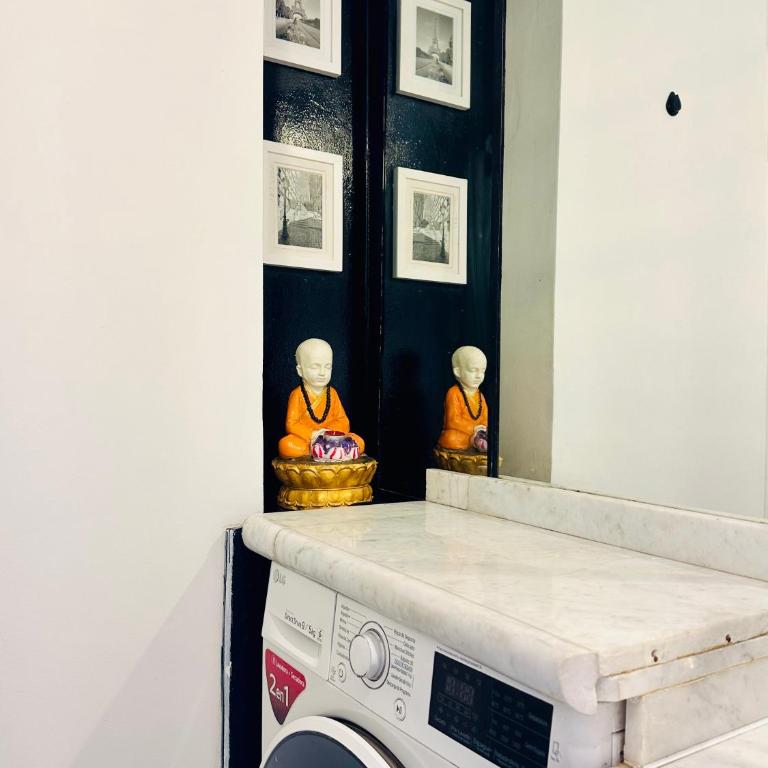 Amplio excelente ubicación y vista Depto 1 Dormitorio y Sofá cama Cercano a COSTANERA CENTER con AC y WIFI entre Metro el Golf y Tobalaba con estacionamiento incluido en Las Condes - One-Bedroom Apartment - 14