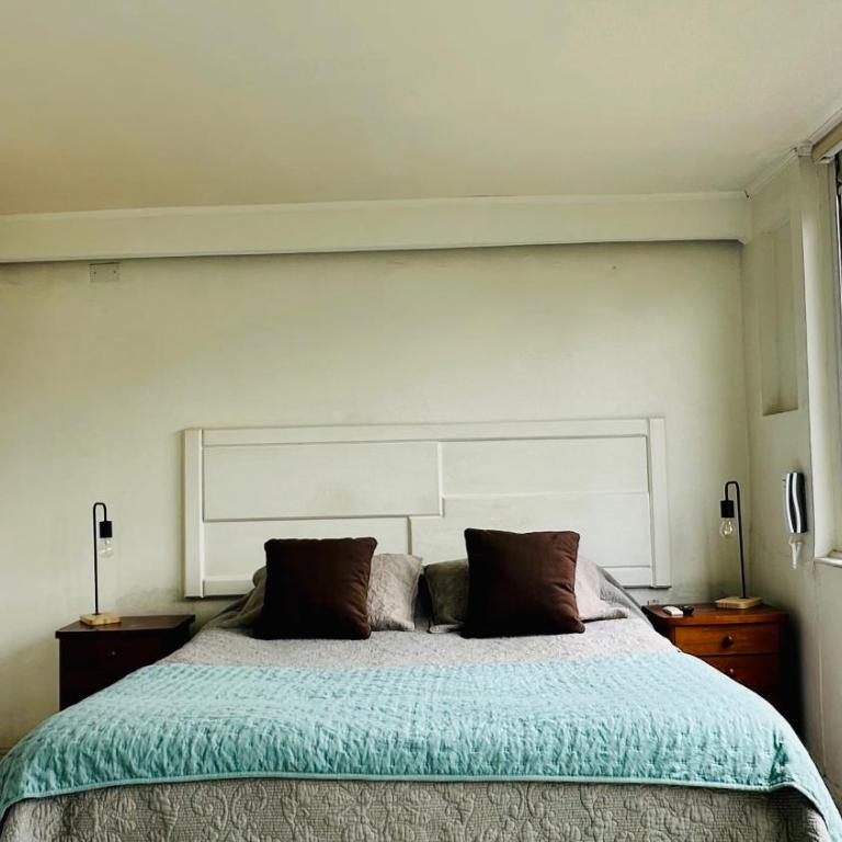 Excellent location and views Spacious 1 bedroom apartment with a sofa bed just steps from Costanera Center it features air conditioning and Wi-Fi and is situated between the El Golf and Tobalaba metro stations Free parking included - One-Bedroom Apartment - 15