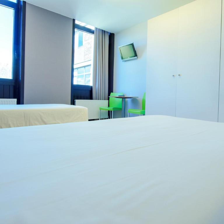 Campus Cerdanya - Quadruple Room (2 Adults + 2 Children) - 7