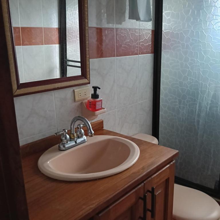 Hospedaje Muiscas - Habitación Doble con baño compartido - 4