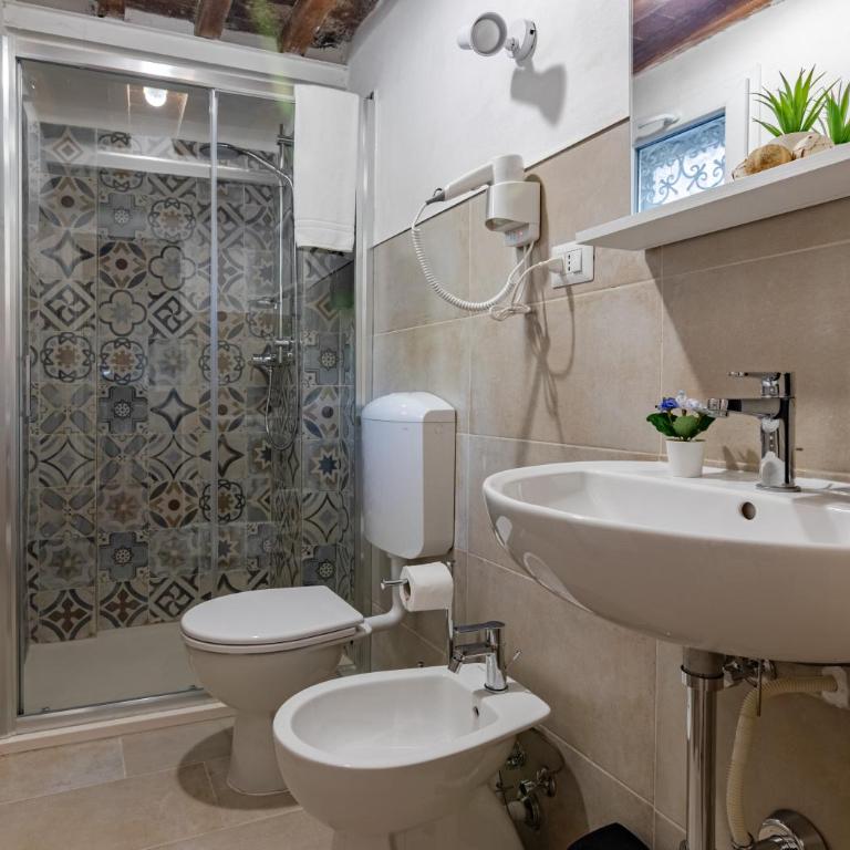 Hoslty-Suite l'Arancio-Enjoy the Historical Center-Brand new Shower - Appartamento Deluxe con 1 Camera da Letto - 30