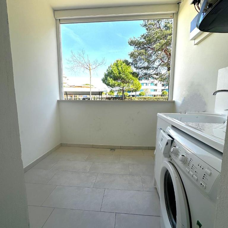 Nice and bright flat with pool - Apartment - 9