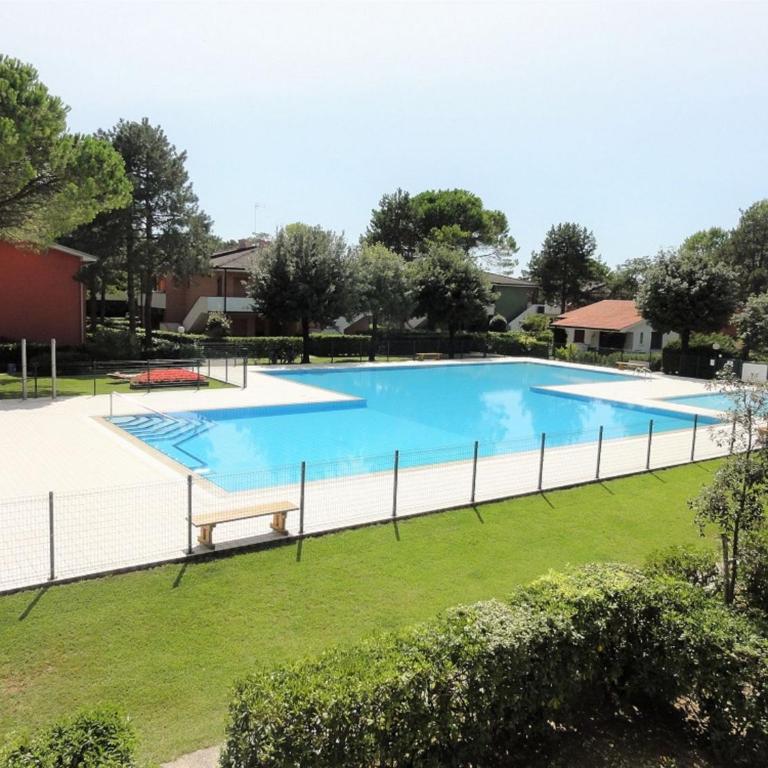 Nice and bright flat with pool - Apartment - 16
