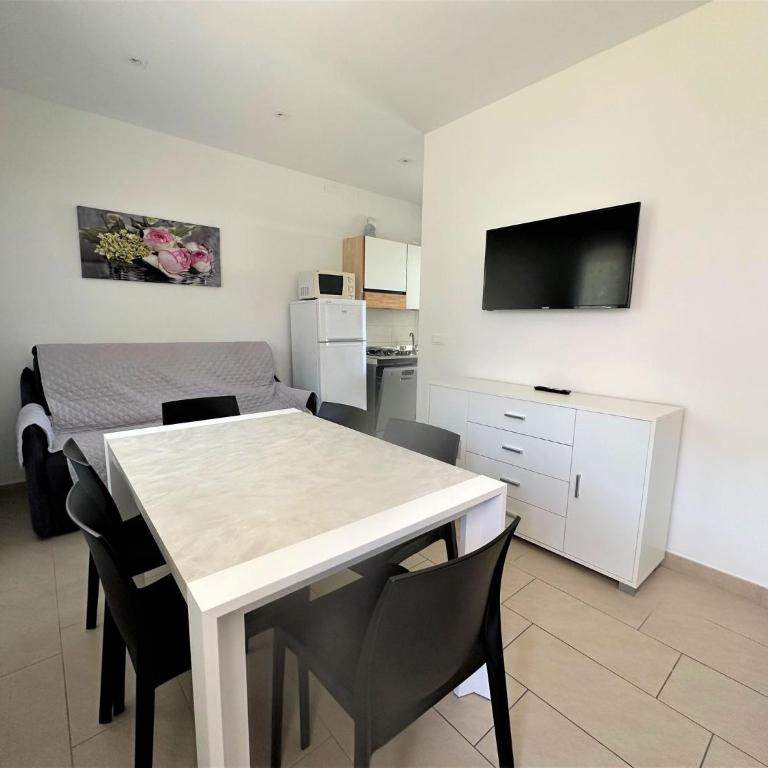 Bright flat with shared pool - Apartment - 10