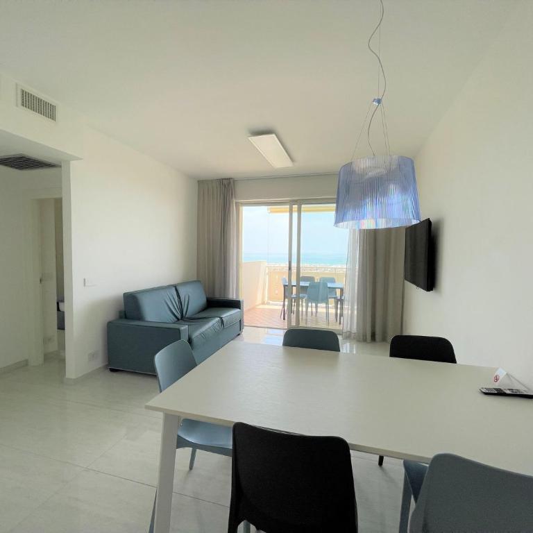 Apartment in a prime seafront location - Apartment - 9