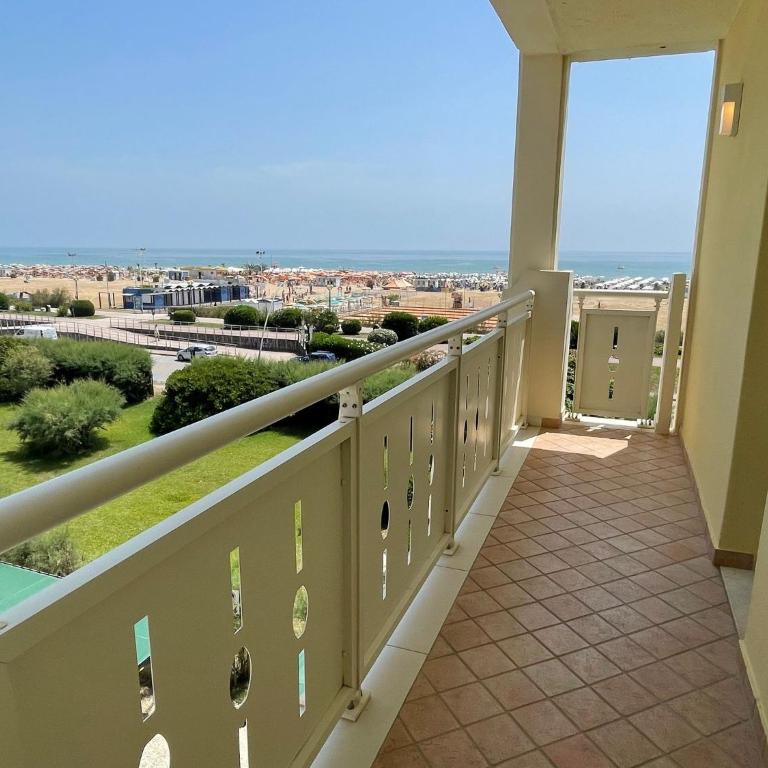 Apartment in a prime seafront location - Apartment - 11