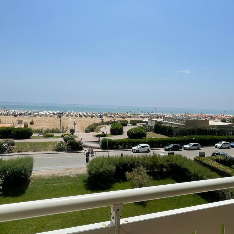 Apartment in a prime seafront location - Apartment - 12