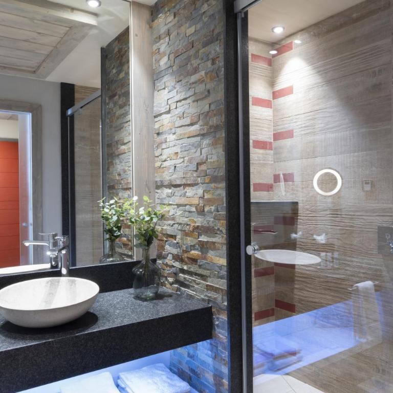 MGM Hôtels & Résidences - Hôtel Les Suites d'Alexane - Chambre Supérieure avec Accès au Spa - 3