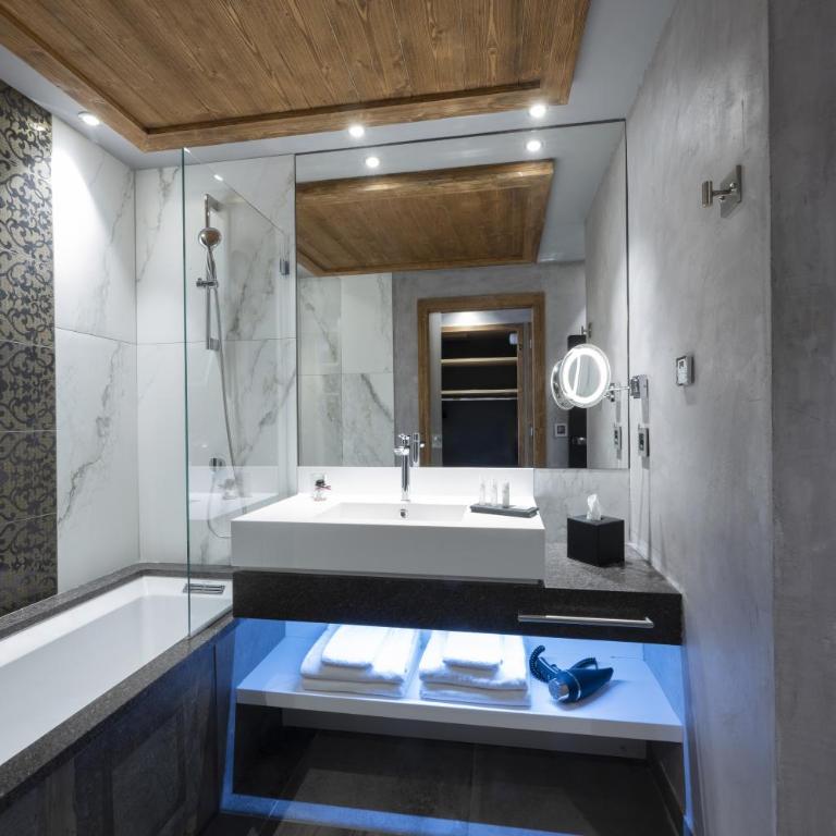 MGM Hôtels & Résidences - Hôtel Les Suites d'Alexane - Suite Confort avec Accès au Spa - 4