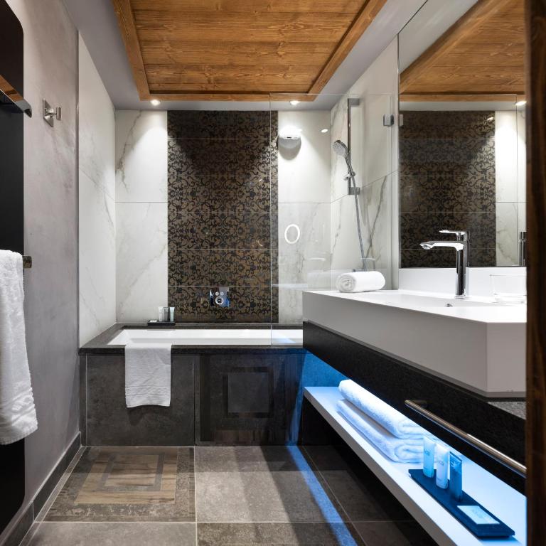 MGM Hôtels & Résidences - Hôtel Les Suites d'Alexane - Suite Familiale avec Accès au Spa - 5