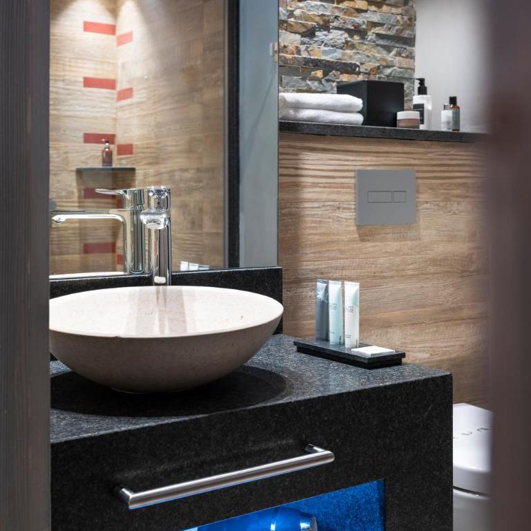 MGM Hôtels & Résidences - Hôtel Les Suites d'Alexane - Suite Familiale - Appartement avec Accès au Spa - 7