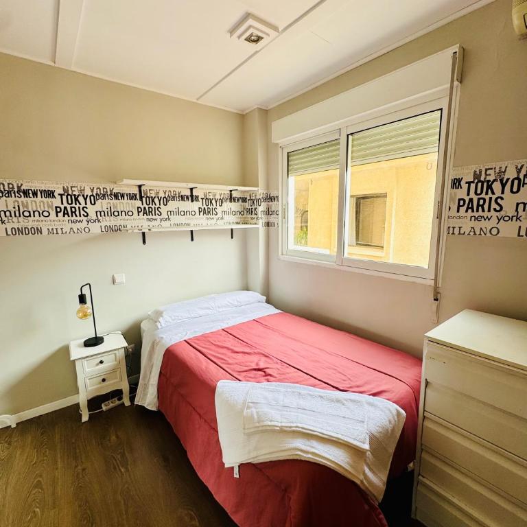 Centro Benidorm, casco histórico y playa 150 m - Three-Bedroom Apartment - 9