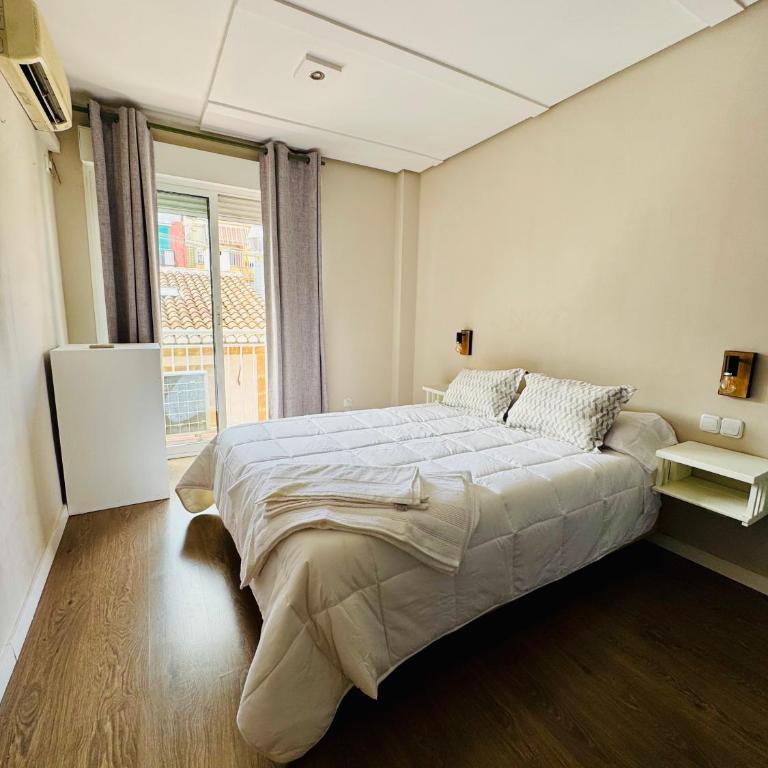 Centro Benidorm, casco histórico y playa 150 m - Three-Bedroom Apartment - 5