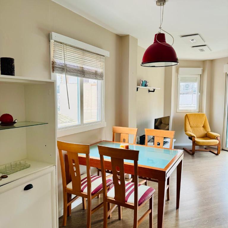 Centro Benidorm, casco histórico y playa 150 m - Three-Bedroom Apartment - 17