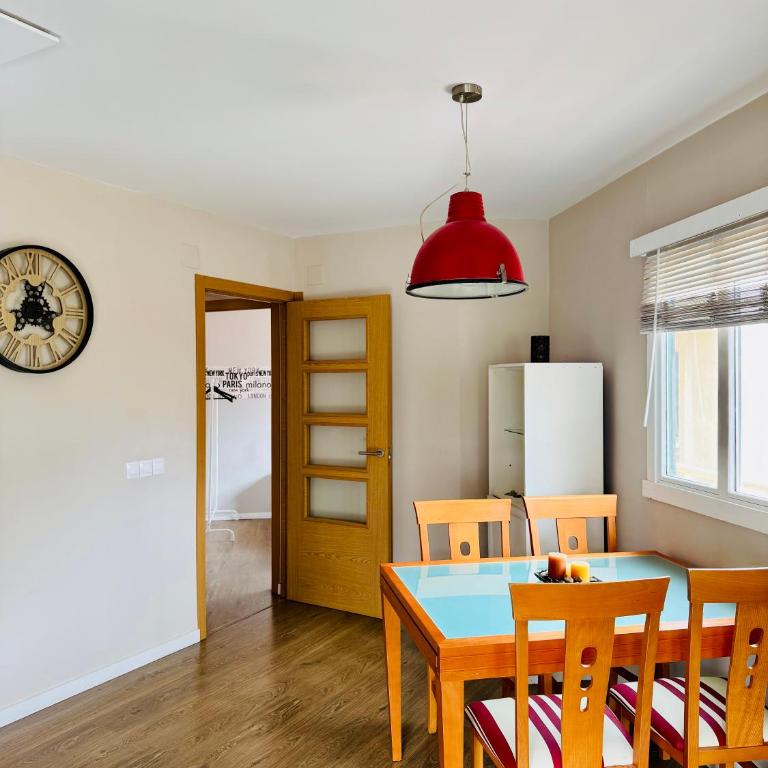 Centro Benidorm, casco histórico y playa 150 m - Three-Bedroom Apartment - 18